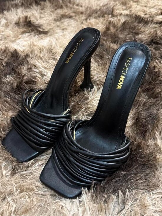 Fashion Nova Shoes - Fashion Nova Women's Black Courts